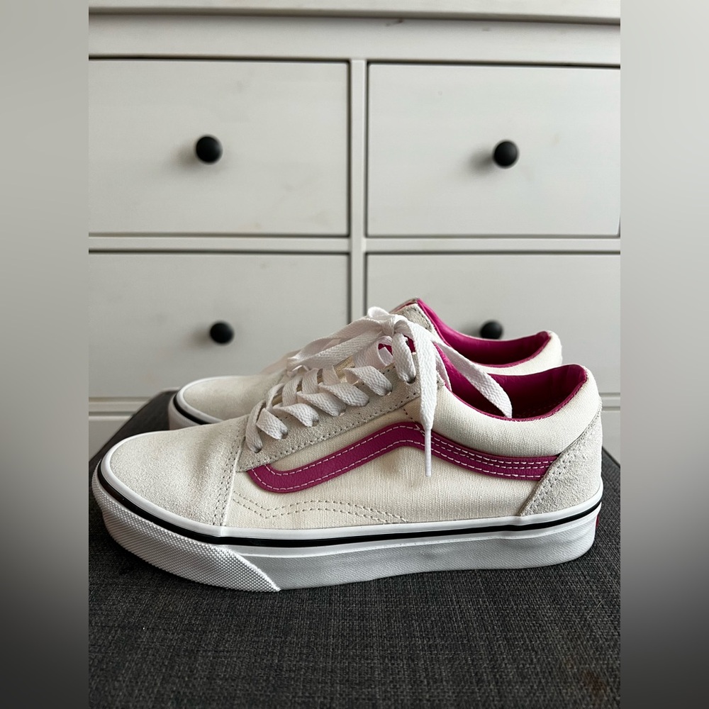 Vans Old Skool Shoe Women’s 5.5
